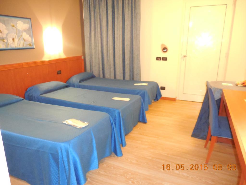 Hotel Motel Fiore Fiorenzuola dʼArda Екстериор снимка