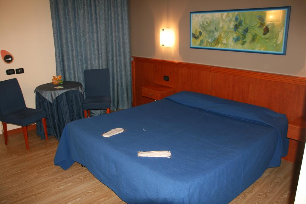 Hotel Motel Fiore Fiorenzuola dʼArda Екстериор снимка